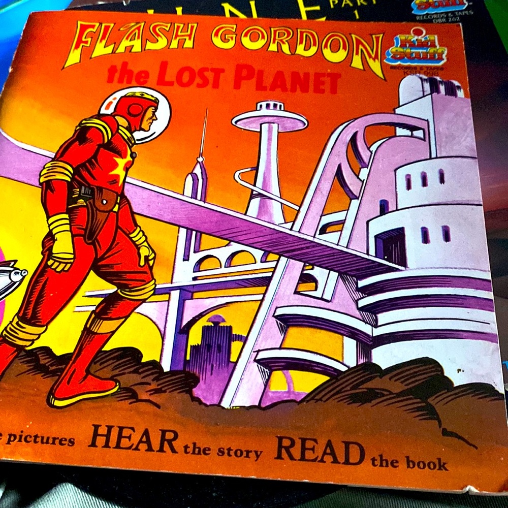 VINTAGE 1982 READ ALONG BOOK RECORD RPM 33 With Flash gordon in the Lost Planet.